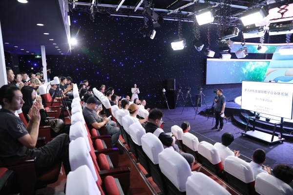 我校组织开展索尼AI智能产品体验交流活动
