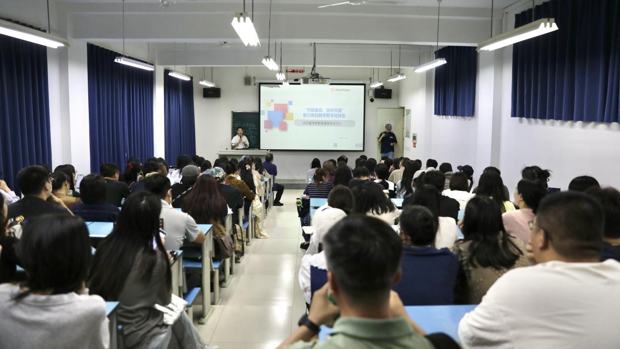 我校开展鸿合爱课堂智慧课程系统培训